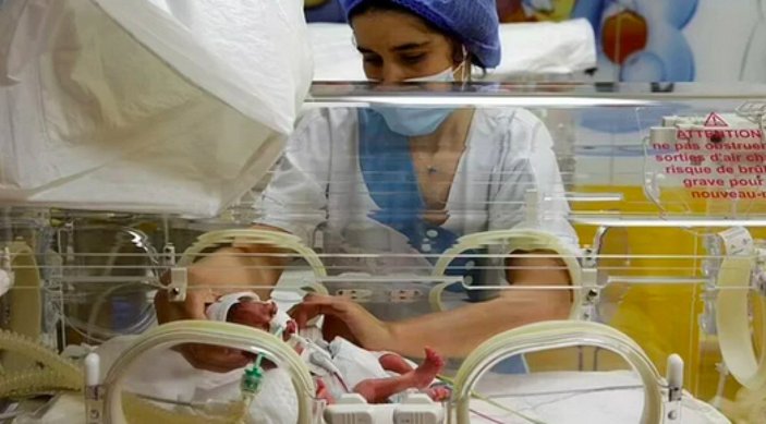 Fas'ta 9 bebek doğuran anne, çocuklarının bakımı ile ilgili konuştu