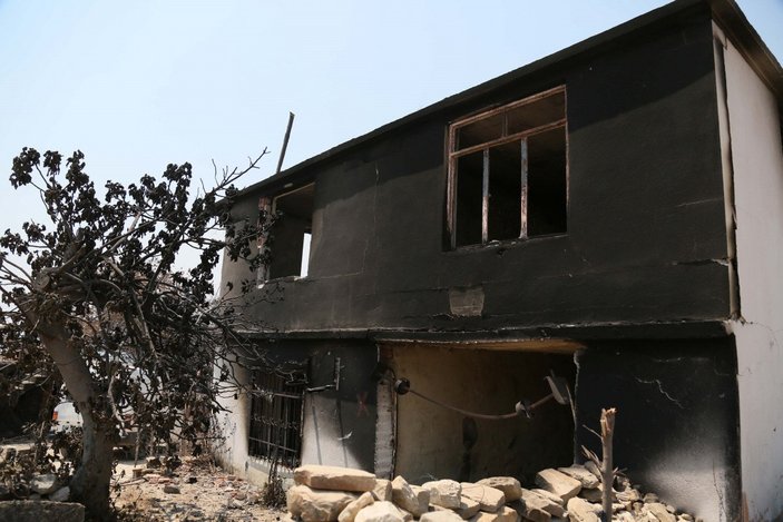 Manavgat'ta büyük yangın: Anahtarları alamadı, komşu yetişti