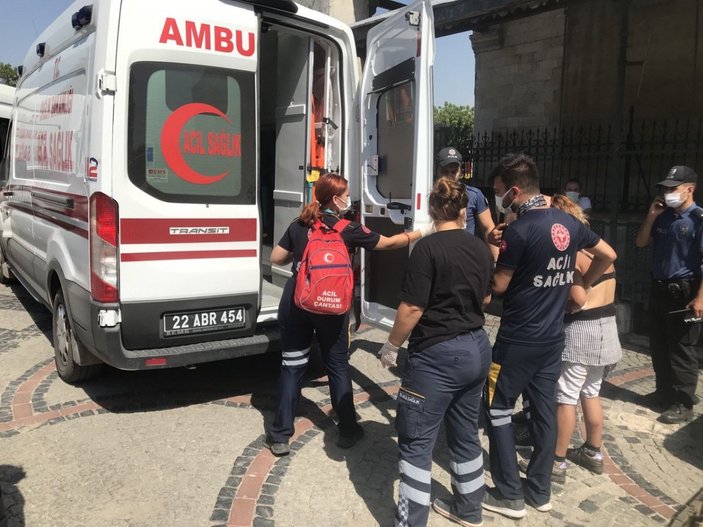 Edirne’de yaşlı adam parkta 2 kişiyi bıçakladı