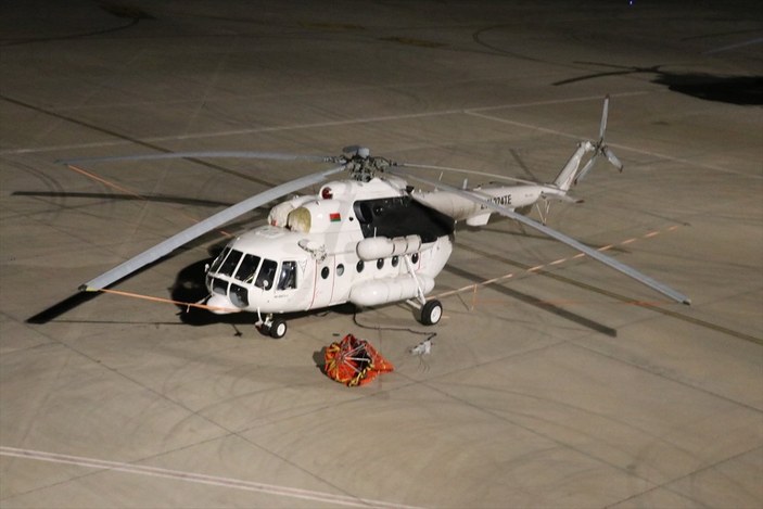 Ukrayna'dan gelen 5 helikopter, yangına gece müdahalesi için hazırlanıyor