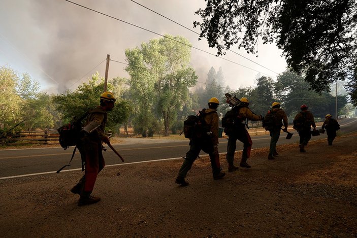 Kaliforniya'da orman yangını yeniden büyümeye başladı