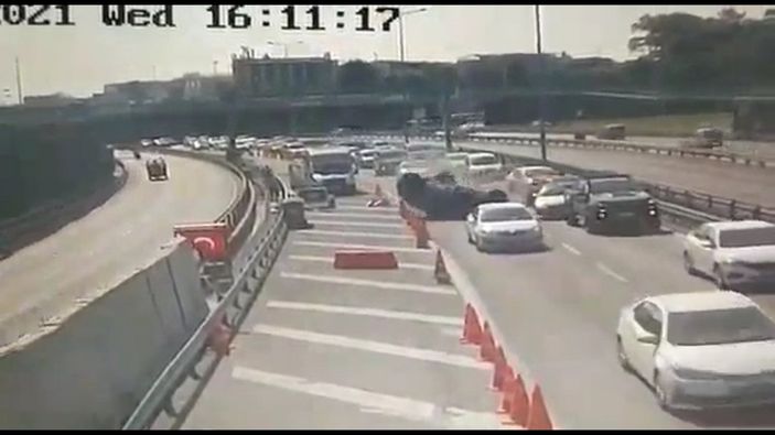 d Avrasya Tüneli girişinde kaza: Takla atarak durabildi