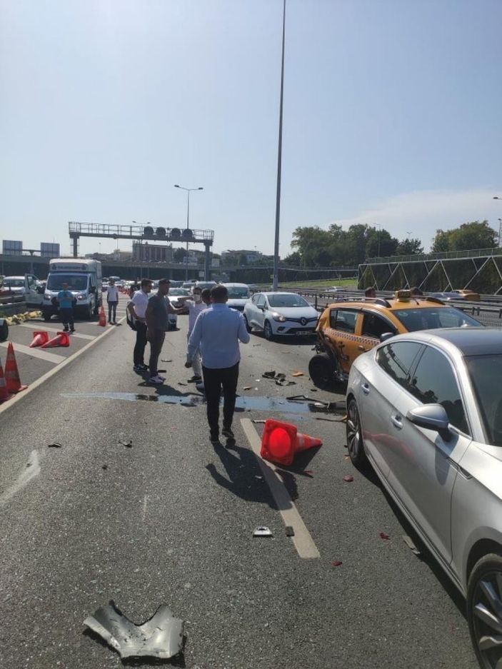 d Avrasya Tüneli girişinde kaza: Takla atarak durabildi