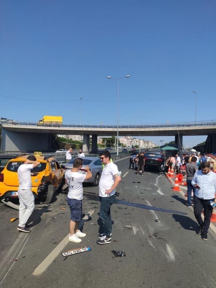 d Avrasya Tüneli girişinde kaza: Takla atarak durabildi