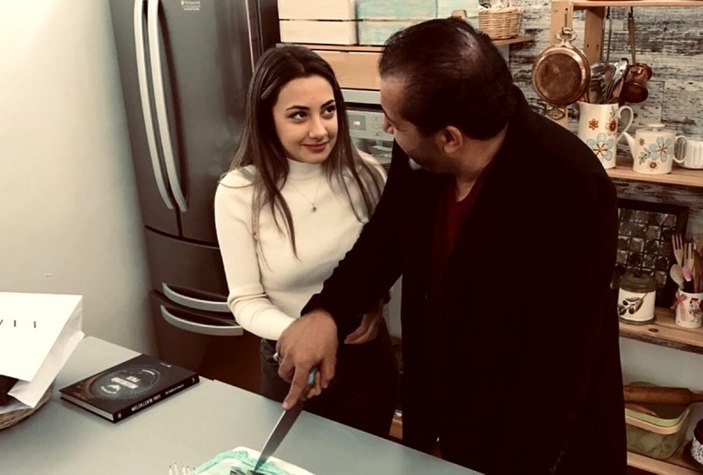 Babasının kopyası! Mehmet Şef'in kızı Sude Yalçınkaya adeta büyüledi