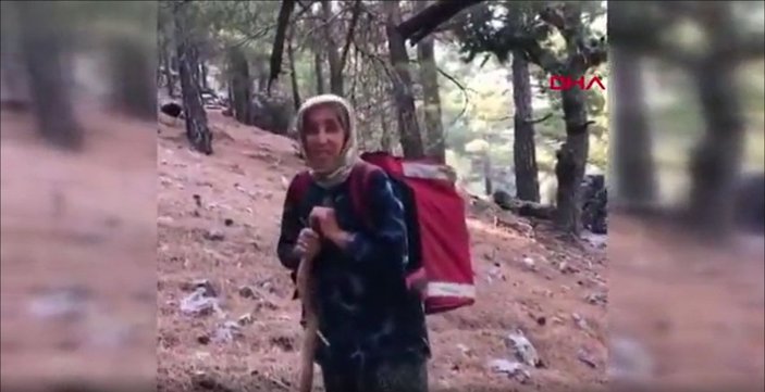 Antalya’da yaşlı kadın orman ekipleri için erzak taşıdı