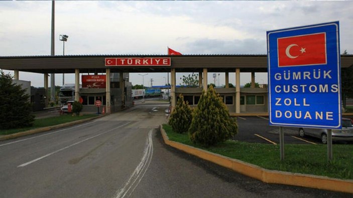 Yunanistan, Türkiye'ye sınırlarını açma kararı kaldı