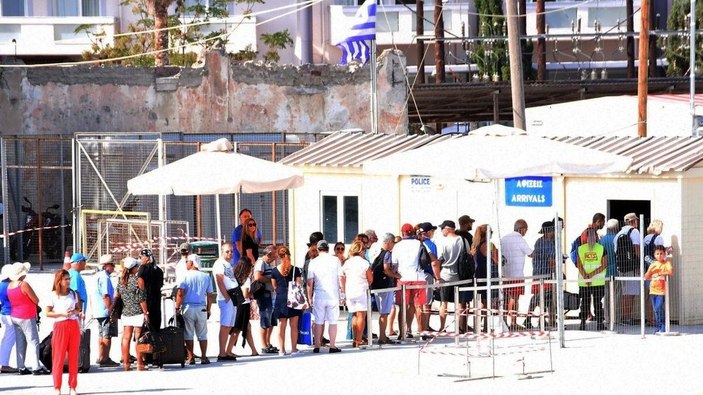 Yunanistan, Türkiye'ye sınırlarını açma kararı kaldı