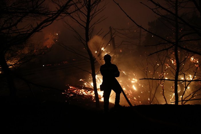 Yunanistan'da yangın yeniden başladı