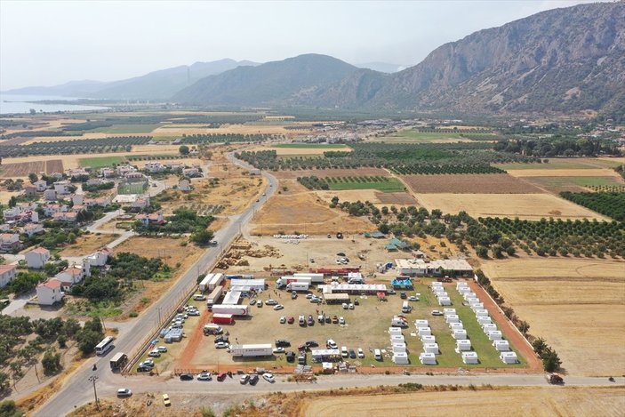 AFAD yangından etkilenenler için çadır ve yardım stantları kurdu