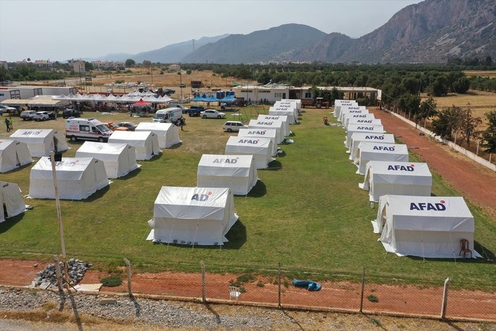 AFAD yangından etkilenenler için çadır ve yardım stantları kurdu