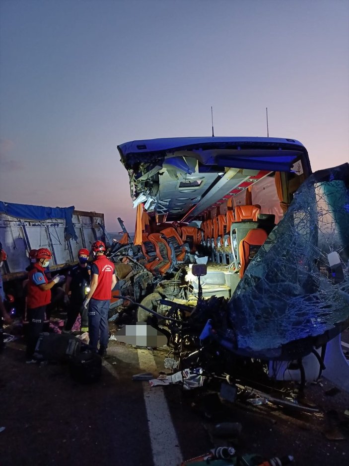 Manisa'da feci kaza: Çok sayıda ölü var