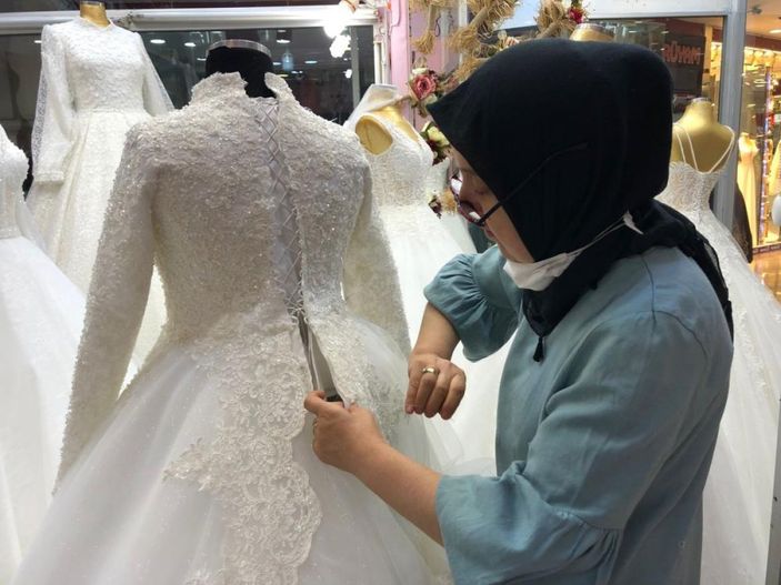 Eskişehir'de düğünler arttı, gelinlikçilerin yüzü güldü
