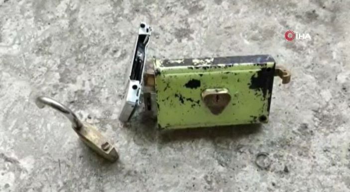 Sultangazi’de çalıntı araçla hırsızlık kamerada