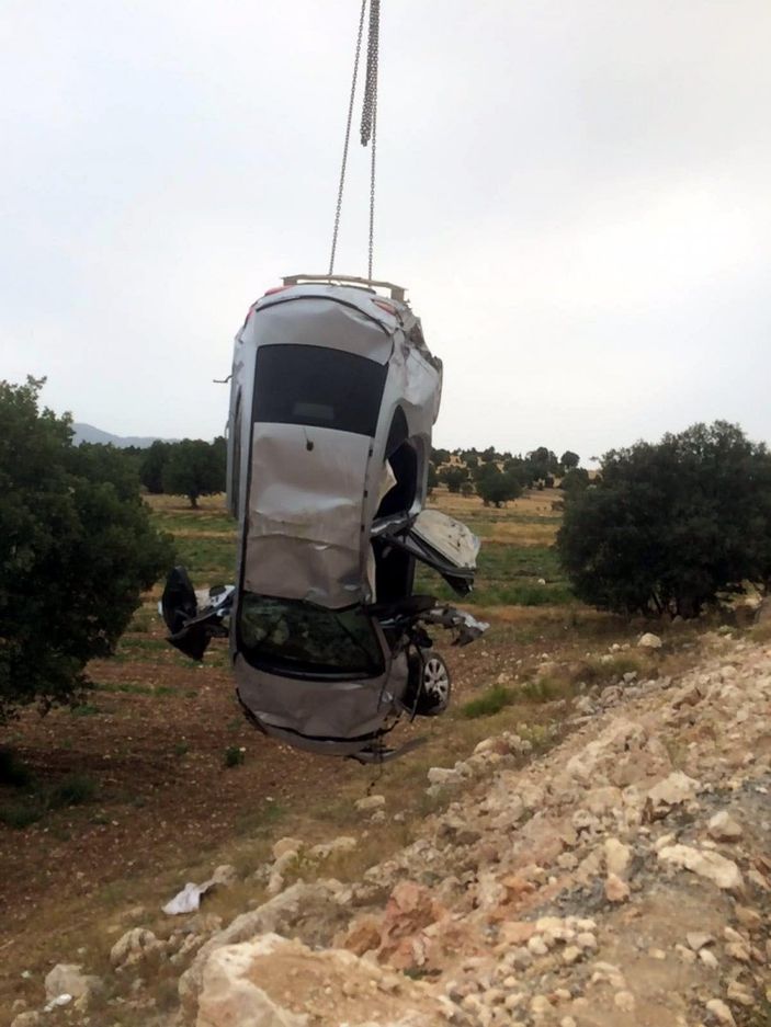 Kütahya'da kontrolden çıkan otomobil takla attı