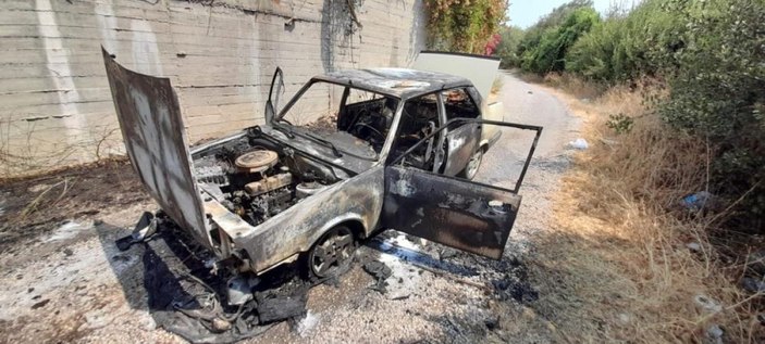 Muğla'da yanan otomobil hurdaya döndü