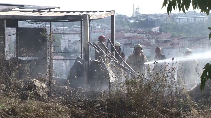 Üsküdar’da işçilerin kaldığı konteyner alev alev yandı