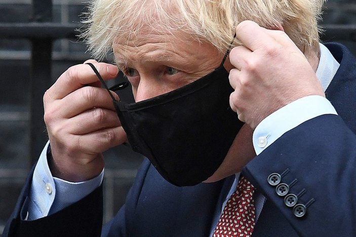 İngiltere Başbakanı Boris Johnson'ın karantina kararına tepki gösterildi