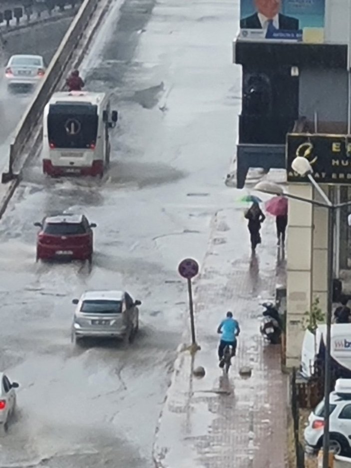 Antalya'da beklenen yağış başladı