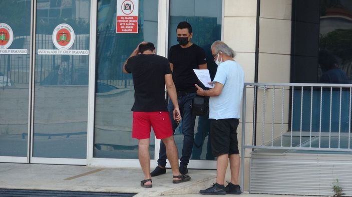 Antalya'da Samet'in cansız bedenini yakınları aldı