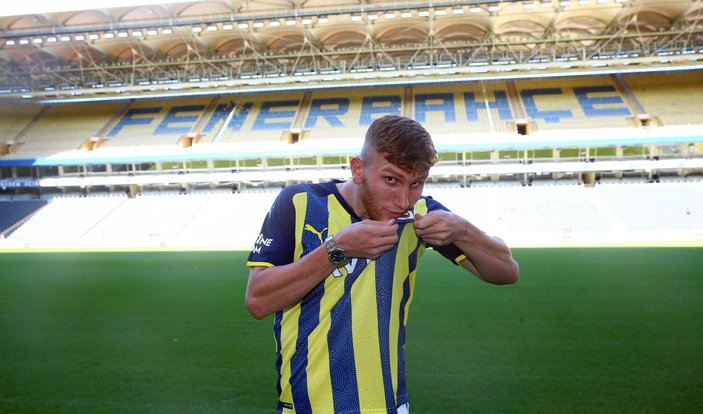 Fenerbahçe, Burak Kapacak ile 5 yıllık sözleşme imzaladı