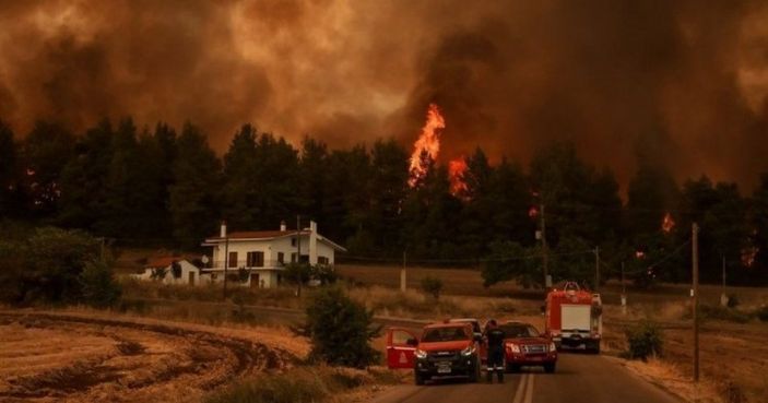 Yunanistan’da yangın: Evia’da yaşayanlar tahliye edildi