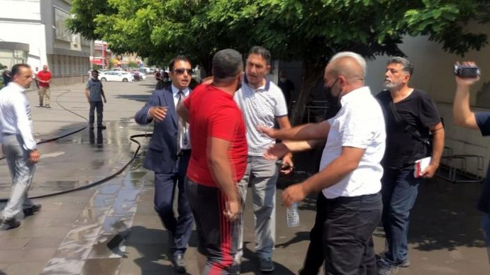 Kayseri'de simitçi, tezgahı elinden alınınca kendini yakmaya çalıştı