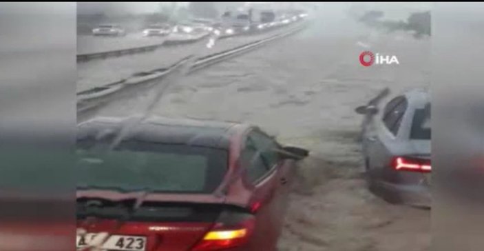 Ankara'da sağanak sonrası sel