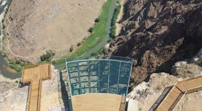 Sivas'ta adrenalin tutkunları için cam seyir terası ziyarete açıldı