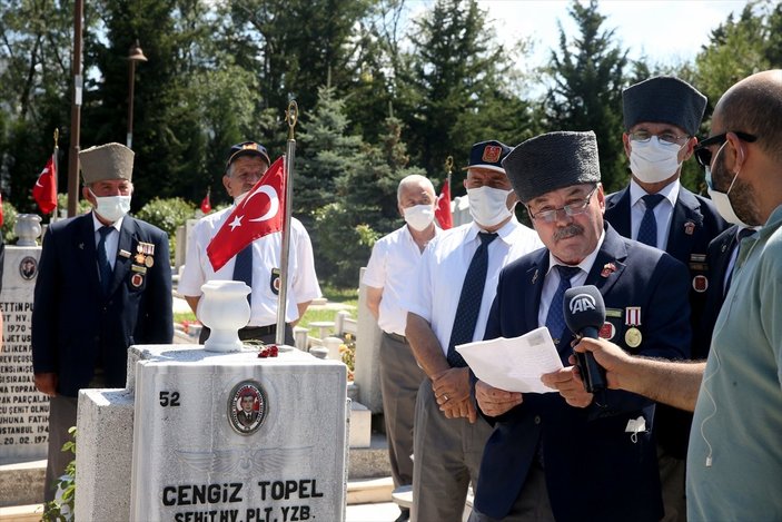 Şehit Pilot Yüzbaşı Cengiz Topel mezarı başında anıldı