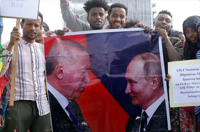 Etiyopya'daki gösterilerde Cumhurbaşkanı Erdoğan ile Vladimir Putin posteri açıldı