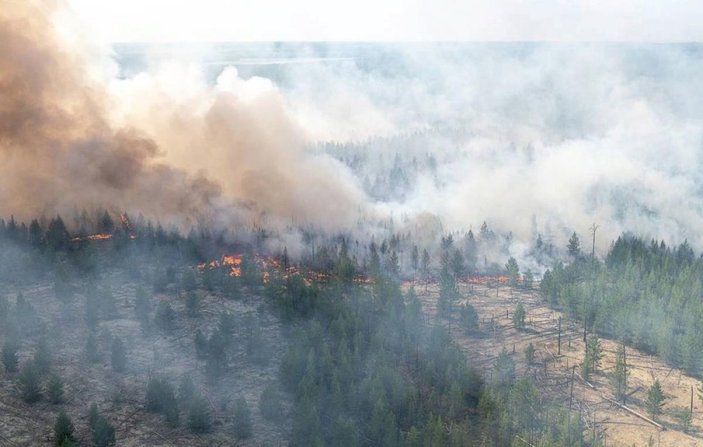 Sibirya'daki orman yangınları yerleşim yerlerine ilerliyor