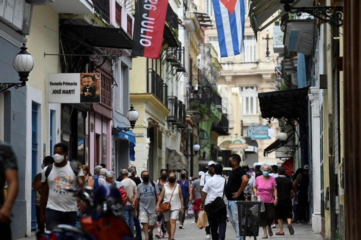 Küba'da küçük ve orta ölçekli işletmeler kurulmasına izin verildi