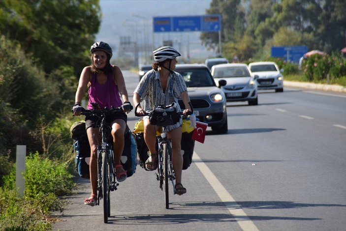 Avusturya’dan bisikletle yola çıkan 3 kadın, bir ayda Türkiye'ye ulaştı