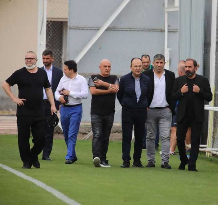 Şafak Sezer'den Sivasspor idmanını ziyaret