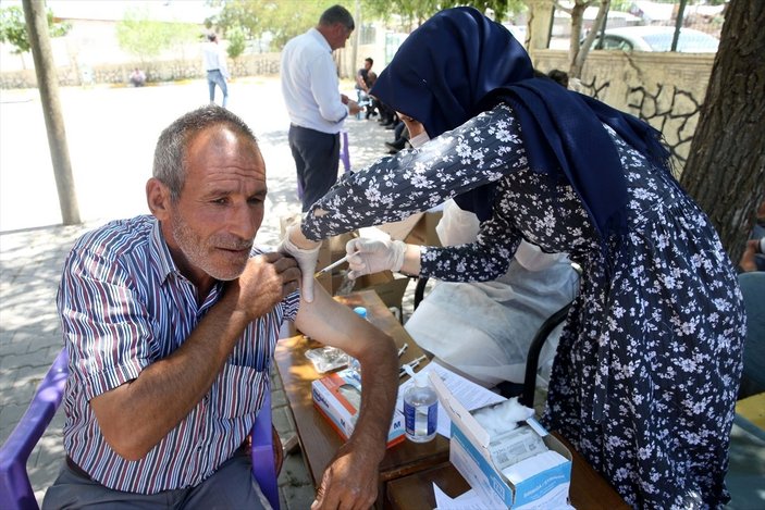 Muş'ta aşı timleri, en ücra köylere aşı ulaştırıyor