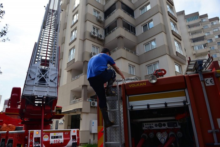 Adana’da binanın 13’üncü katında yangın çıktı
