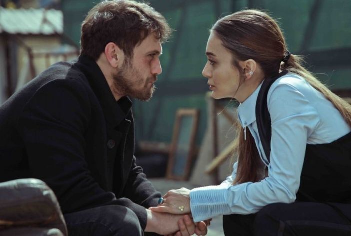 Dizi aşkı senaryodan taştı! Çukur'un yıldızları Aras Bulut İynemli ile Damla Sönmez sevgili mi?