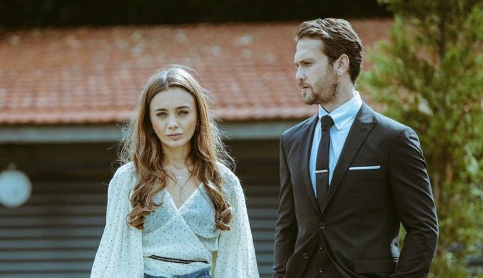 Dizi aşkı senaryodan taştı! Çukur'un yıldızları Aras Bulut İynemli ile Damla Sönmez sevgili mi?