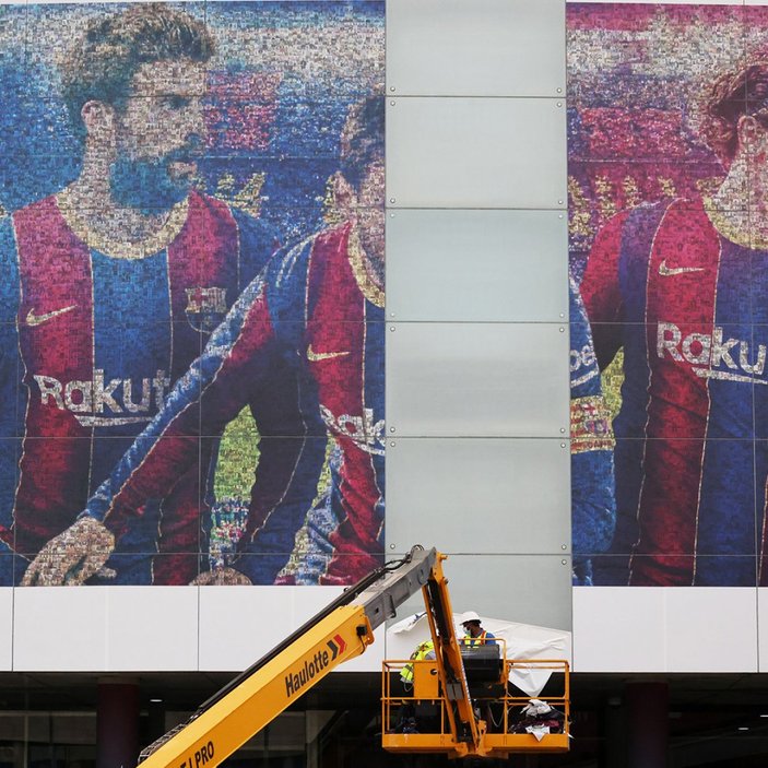 Messi posterleri Nou Camp'tan kaldırıldı