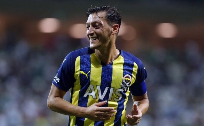 Mesut Özil, taraftarı mest etti