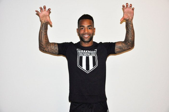 Beşiktaş, Alex Teixeira'yı açıkladı