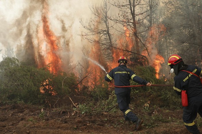 Eğriboz Adası'nda yangını söndürme çalışmaları devam ediyor