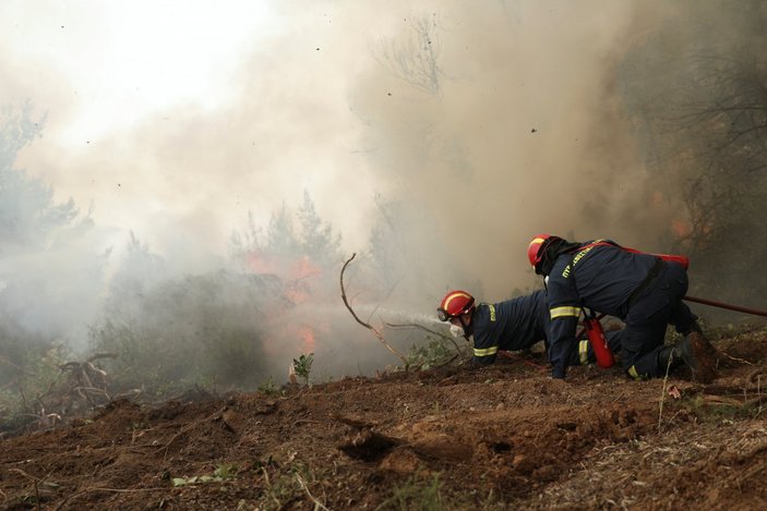 Eğriboz Adası'nda yangını söndürme çalışmaları devam ediyor
