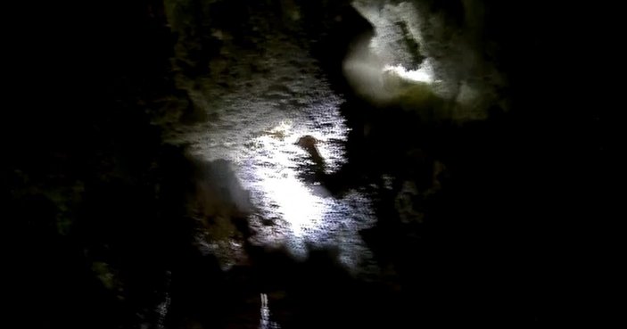 Van Gölü’nde, odaları ve penceresi olan su altı mağarası keşfedildi