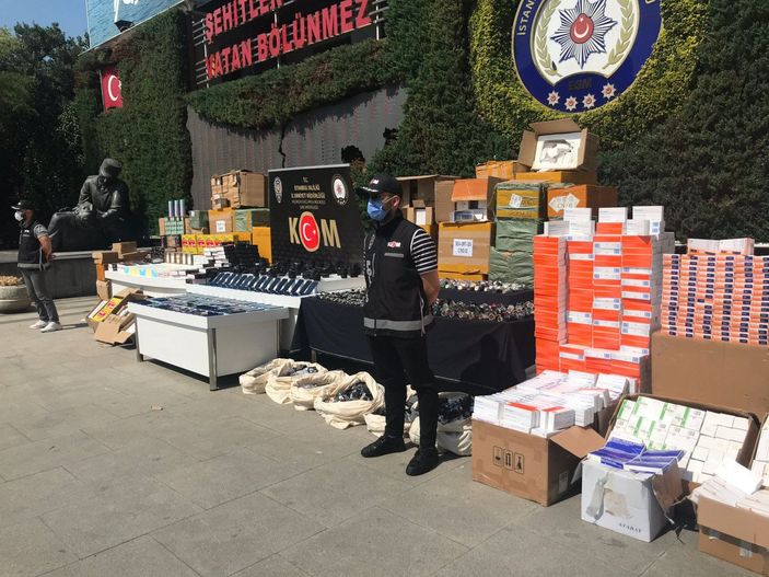 d İstanbul’da 6 buçuk milyon değerinde kaçak eşya ele geçirildi
