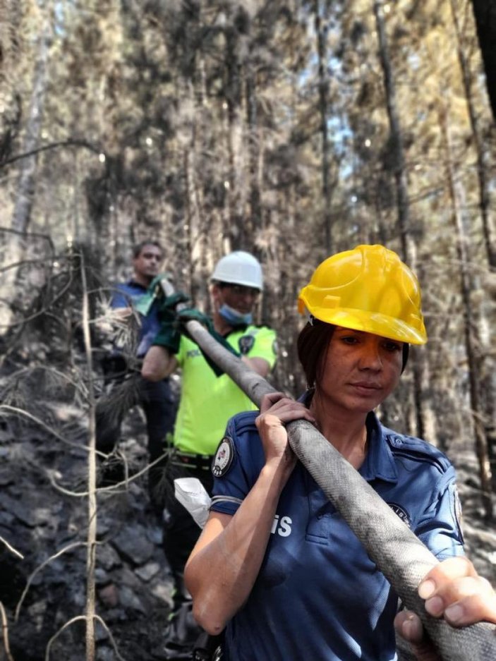Polis ekipleri, orman yangınlarının meydana geldiği bölgeden ayrılmıyor