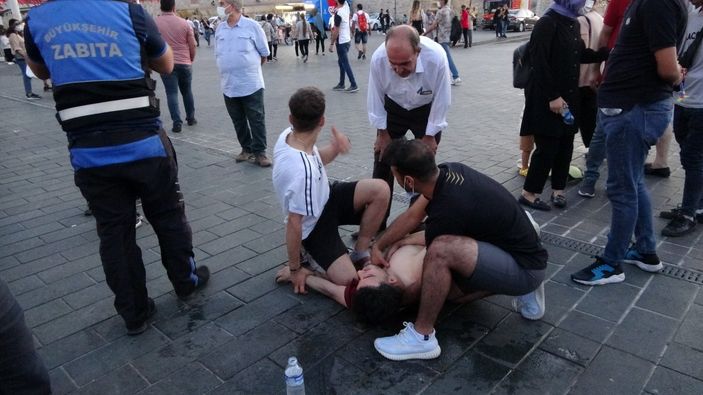 Kalp hastası genç Taksim Meydanı'nda fenalaştı