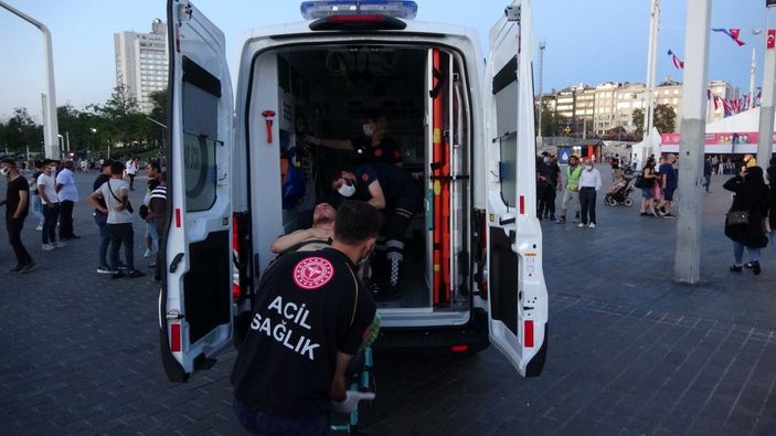 Kalp hastası genç Taksim Meydanı'nda fenalaştı
