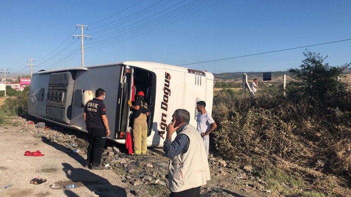 Uşak'ta otobüs şarampole yuvarlandı: 33 yaralı